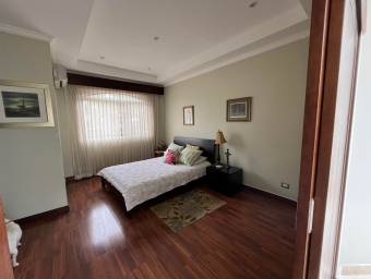 Se vende casa con lote de 1200 m2 en Pozos Santa Ana 25-1961