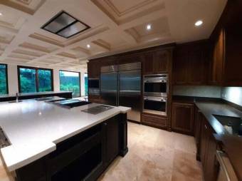 Se vende casa con lote de más de 2200 m2 en Pozos Santa Ana 23-3367