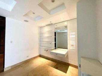 Se vende casa con lote de más de 2200 m2 en Pozos Santa Ana 23-3367