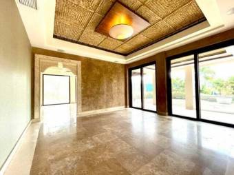 Se vende casa con lote de más de 2200 m2 en Pozos Santa Ana 23-3367