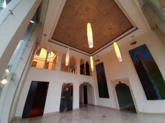 Se vende casa con lote de más de 2200 m2 en Pozos Santa Ana 23-3367