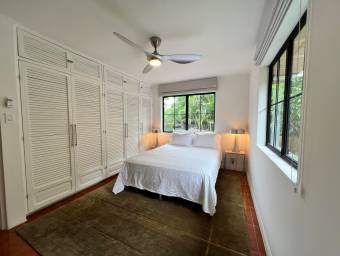 Se vende casa con lote de más de 1300 m2 en San Rafael Escazú 26-881