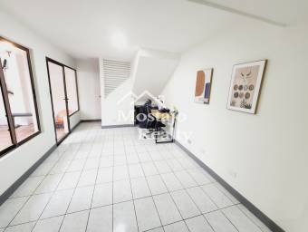 OPORTUNIDAD! Venta de Casa en Residencial en Sabana Oeste, 4 habitaciones!