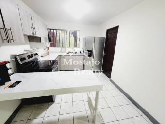 OPORTUNIDAD! Venta de Casa en Residencial en Sabana Oeste, 4 habitaciones!