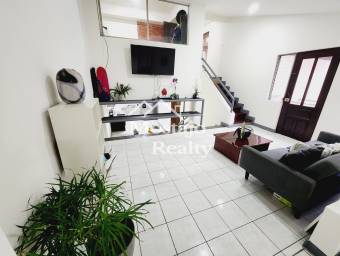 OPORTUNIDAD! Venta de Casa en Residencial en Sabana Oeste, 4 habitaciones!