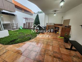 OPORTUNIDAD! Venta de Casa en Residencial en Sabana Oeste, 4 habitaciones!