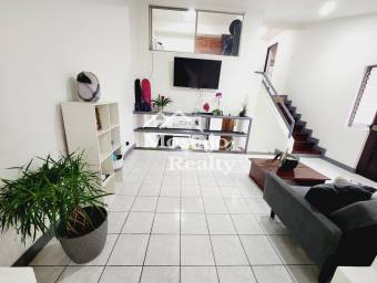 OPORTUNIDAD! Venta de Casa en Residencial en Sabana Oeste, 4 habitaciones!