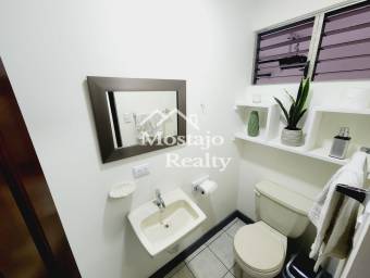 OPORTUNIDAD! Venta de Casa en Residencial en Sabana Oeste, 4 habitaciones!