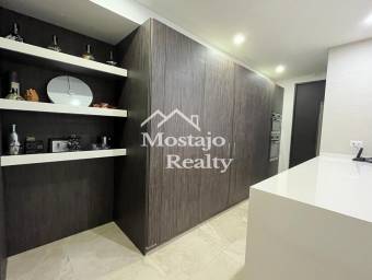 Venta de Casa esquinera, 3 niveles, Condominio Paseo del Sol, Santa Ana centro