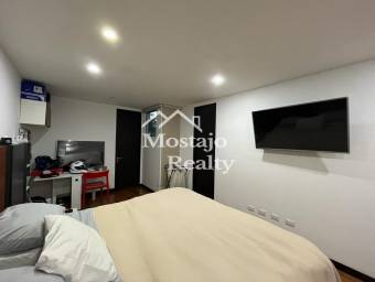 Venta de Casa esquinera, 3 niveles, Condominio Paseo del Sol, Santa Ana centro