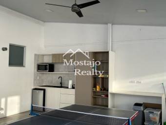 Venta de Casa esquinera, 3 niveles, Condominio Paseo del Sol, Santa Ana centro