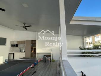 Venta de Casa esquinera, 3 niveles, Condominio Paseo del Sol, Santa Ana centro
