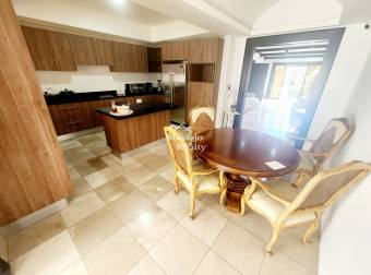 Venta de Casa Independiente en una Planta en Rohrmoser, Impecable