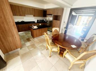 Venta de Casa Independiente en una Planta en Rohrmoser, Impecable