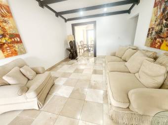 Venta de Casa Independiente en una Planta en Rohrmoser, Impecable