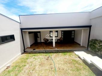 Venta de Casa Independiente en una Planta en Rohrmoser, Impecable