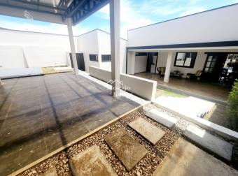 Venta de Casa Independiente en una Planta en Rohrmoser, Impecable