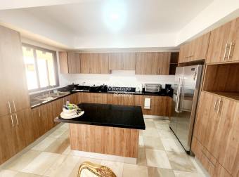 Venta de Casa Independiente en una Planta en Rohrmoser, Impecable