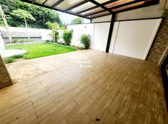 Venta de Casa moderna, Condominio Lindora 43, Santa Ana