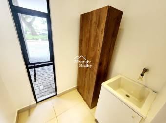 Venta de Casa moderna, Condominio Lindora 43, Santa Ana