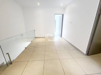 Venta de Casa moderna, Condominio Lindora 43, Santa Ana