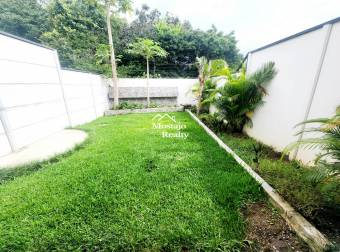 Venta de Casa moderna, Condominio Lindora 43, Santa Ana