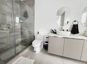 Venta de casa moderna en condominio Source Living, Guachipelin de Escazú Venta de casa moderna en condominio Source Living, Guachipelin de Escazú