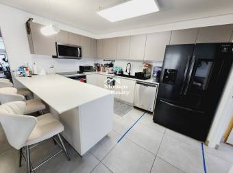 Venta de casa moderna en condominio Source Living, Guachipelin de Escazú