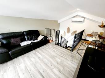 Venta de Casa contemporánea de 3 niveles, Parques del Sol, Jacaranda, Santa Ana