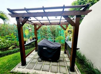 Venta de Casa contemporánea de 3 niveles, Parques del Sol, Jacaranda, Santa Ana Venta de Casa contemporánea de 3 niveles, Parques del Sol, Jacaranda, Santa Ana