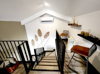 Venta de Casa contemporánea de 3 niveles, Parques del Sol, Jacaranda, Santa Ana