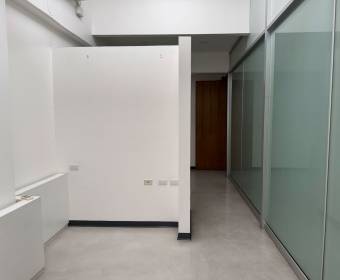 Local comercial a la venta ubicado en Guachipelín, San Rafael de Escazú. Bien adjudicado bancario, $ 212,204, 2, San José, Escazú