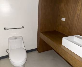 Local comercial a la venta ubicado en Guachipelín, San Rafael de Escazú. Bien adjudicado bancario, $ 212,204, 2, San José, Escazú