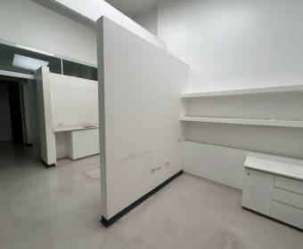 Local comercial a la venta ubicado en Guachipelín, San Rafael de Escazú. Bien adjudicado bancario, $ 212,204, 2, San José, Escazú