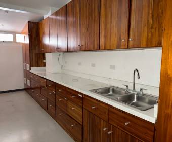 Local comercial a la venta ubicado en Guachipelín, San Rafael de Escazú. Bien adjudicado bancario, $ 212,204, 2, San José, Escazú