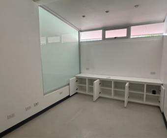 Local comercial a la venta ubicado en Guachipelín, San Rafael de Escazú. Bien adjudicado bancario, $ 212,204, 2, San José, Escazú