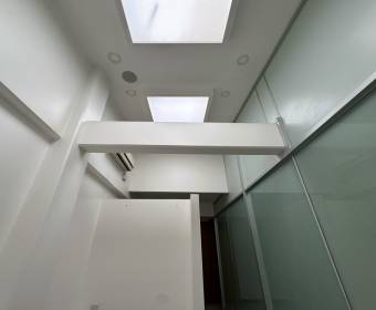 Local comercial a la venta ubicado en Guachipelín, San Rafael de Escazú. Bien adjudicado bancario, $ 212,204, 2, San José, Escazú