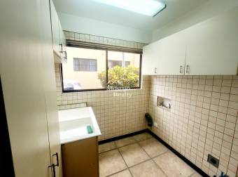 Venta de casa amplia, Condominio El Cortijo, San Rafael, Escazú