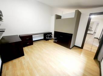 Venta de casa amplia, Condominio El Cortijo, San Rafael, Escazú