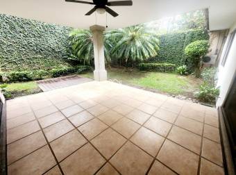 Venta de casa amplia, Condominio El Cortijo, San Rafael, Escazú