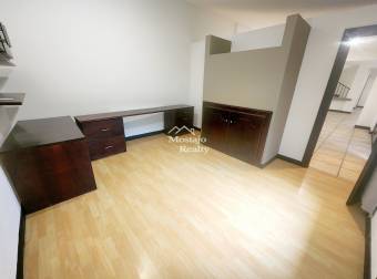 Venta de casa amplia, Condominio El Cortijo, San Rafael, Escazú