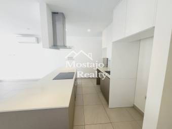 Venta de Casa moderna, Condominio Lindora 43, Santa Ana