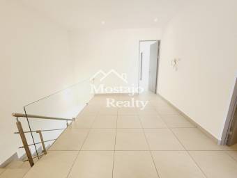 Venta de Casa moderna, Condominio Lindora 43, Santa Ana