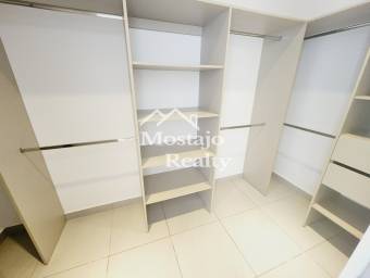 Venta de Casa moderna, Condominio Lindora 43, Santa Ana