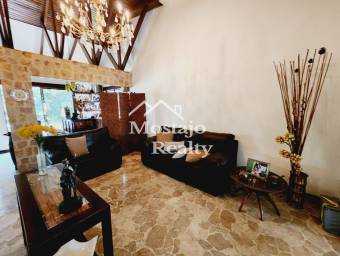 Casa en Venta, una planta, Trejos Montealegre, San Rafael de Escazú