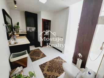 Casa en Venta, una planta, Trejos Montealegre, San Rafael de Escazú