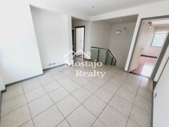 Venta de Casa amplia, Condominio Hacienda Barcelona, Santa Ana