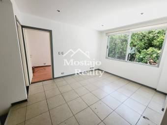 Venta de Casa amplia, Condominio Hacienda Barcelona, Santa Ana