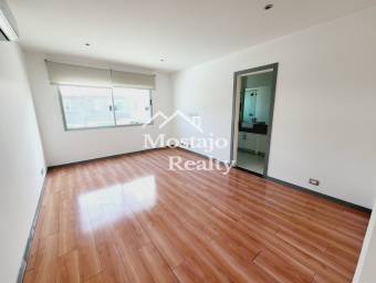 Venta de Casa amplia, Condominio Hacienda Barcelona, Santa Ana