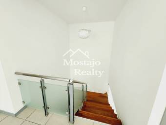 Venta de Casa amplia, Condominio Hacienda Barcelona, Santa Ana